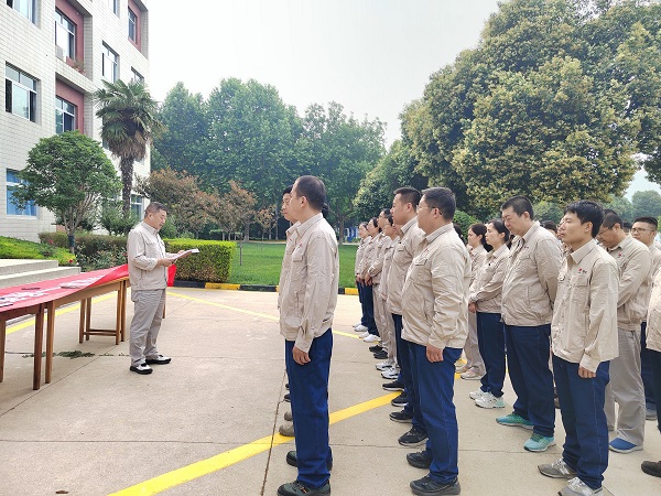 6月3日，计控电仪部部长王文波组织部门员工进行安全生产月宣贯活动.jpg