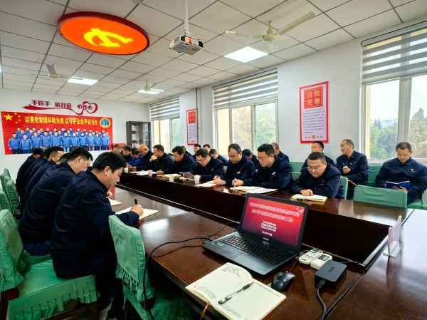 10.30集中学习暨党风廉政建设.jpg