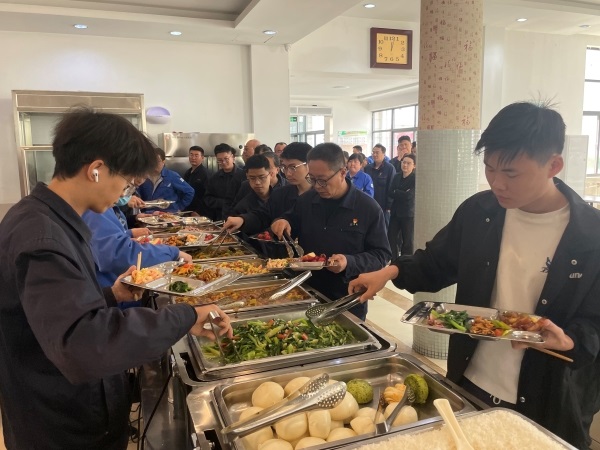 午餐时间餐厅供应.jpg
