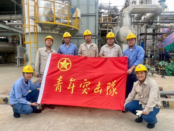 更换E7502换热器检修工作青年突击队 .jpg