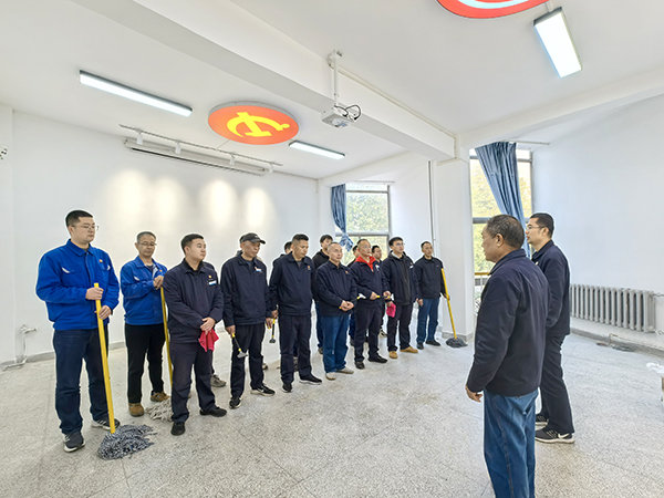 011761957055196385.jpg 主题党日打扫卫生前.jpg