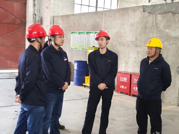 051762353409192199.jpg 11月5日,公司领导任党宏深入库房检查 (2)(1).jpg