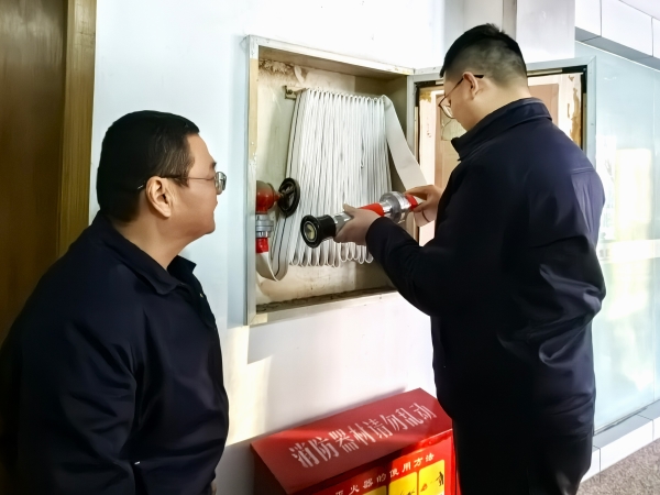 211763694139160888.jpg 办公楼消防栓检查.jpg