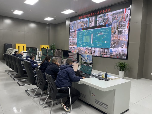 031770084321718799.jpg 控制室图2.jpg