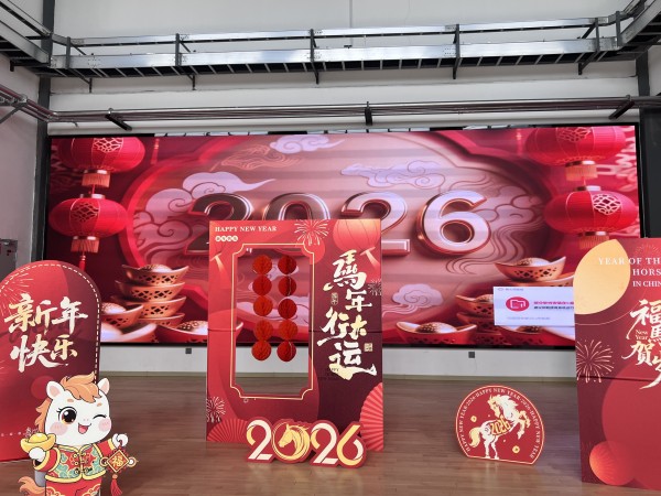 051770278450489890.jpg 体育馆马年展板.jpg