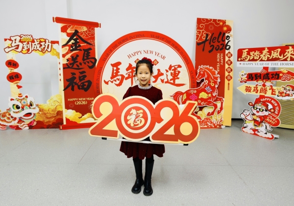 141771052161121445.jpg 黄彩育女儿照片.jpg