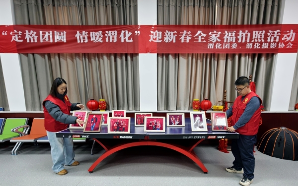 141771052176154524.jpg 志愿者车宇、马涛.jpg