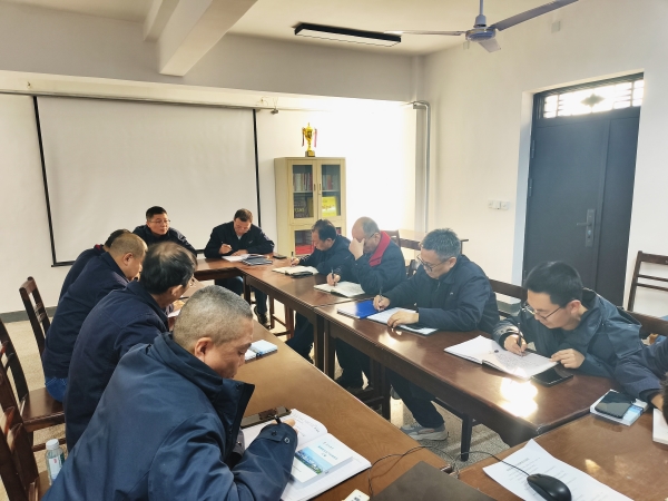 051772704563850748.jpg 项目技术负责人王晓平主持会议,项目组水处理专业全体成员参会.jpg