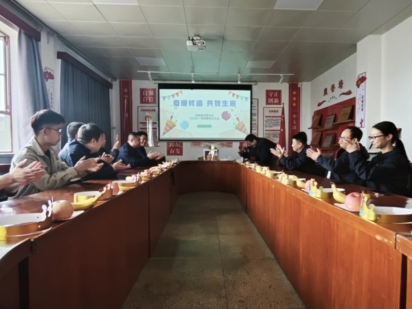 131773360236146802.jpg 生日会正式开始.jpg