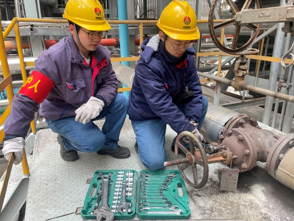 201773992598449094.jpg 自主检维修:定排扩容器乏汽回收手动阀填料紧固消漏.jpg