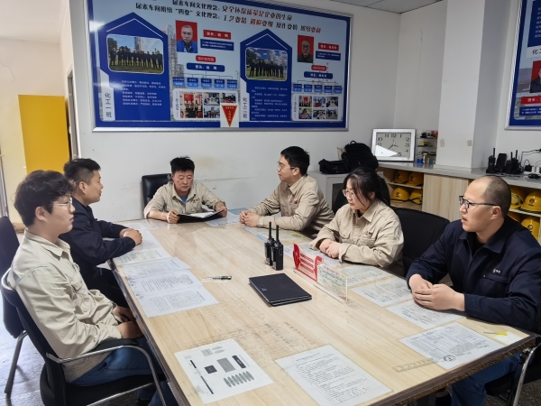 281777334760832243.jpg 化工一班召开班后会.jpg