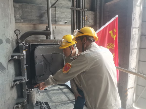 081780908128200906.jpg 刘海东和张建国.jpg