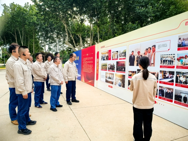 171781657110270454.jpg 参观渭水河畔铸丰碑专题展.jpg