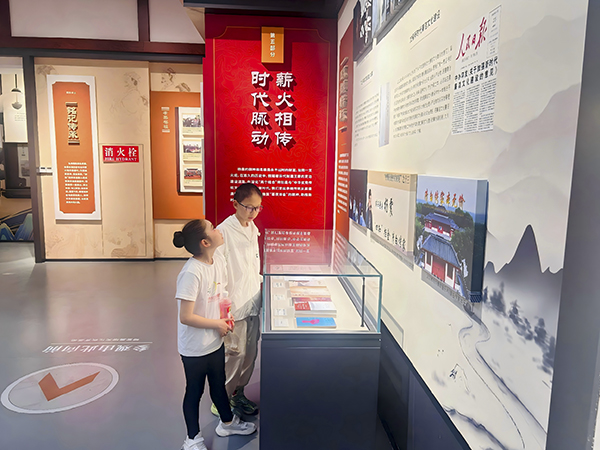 221782124806163185.jpg 参观学习1 600.jpg