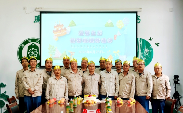 241782266874169988.jpg 全家福.jpg