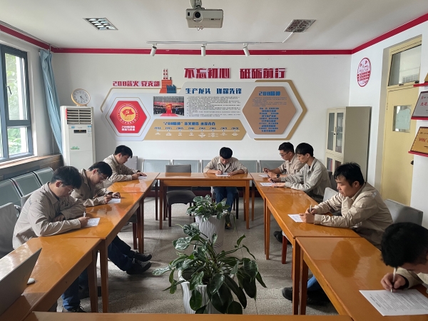 021782953386139958.jpg 9名转岗职工参加理论考试.jpg