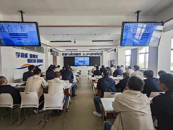 161792142311854869.jpg 10月15日,计控电仪部公司为各生产车间、相关部门工艺、设备、仪表工程师及青年技术骨开展调节阀专项技能提升培训1.jpg